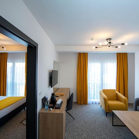 City Inn Pristina Exteriör bild