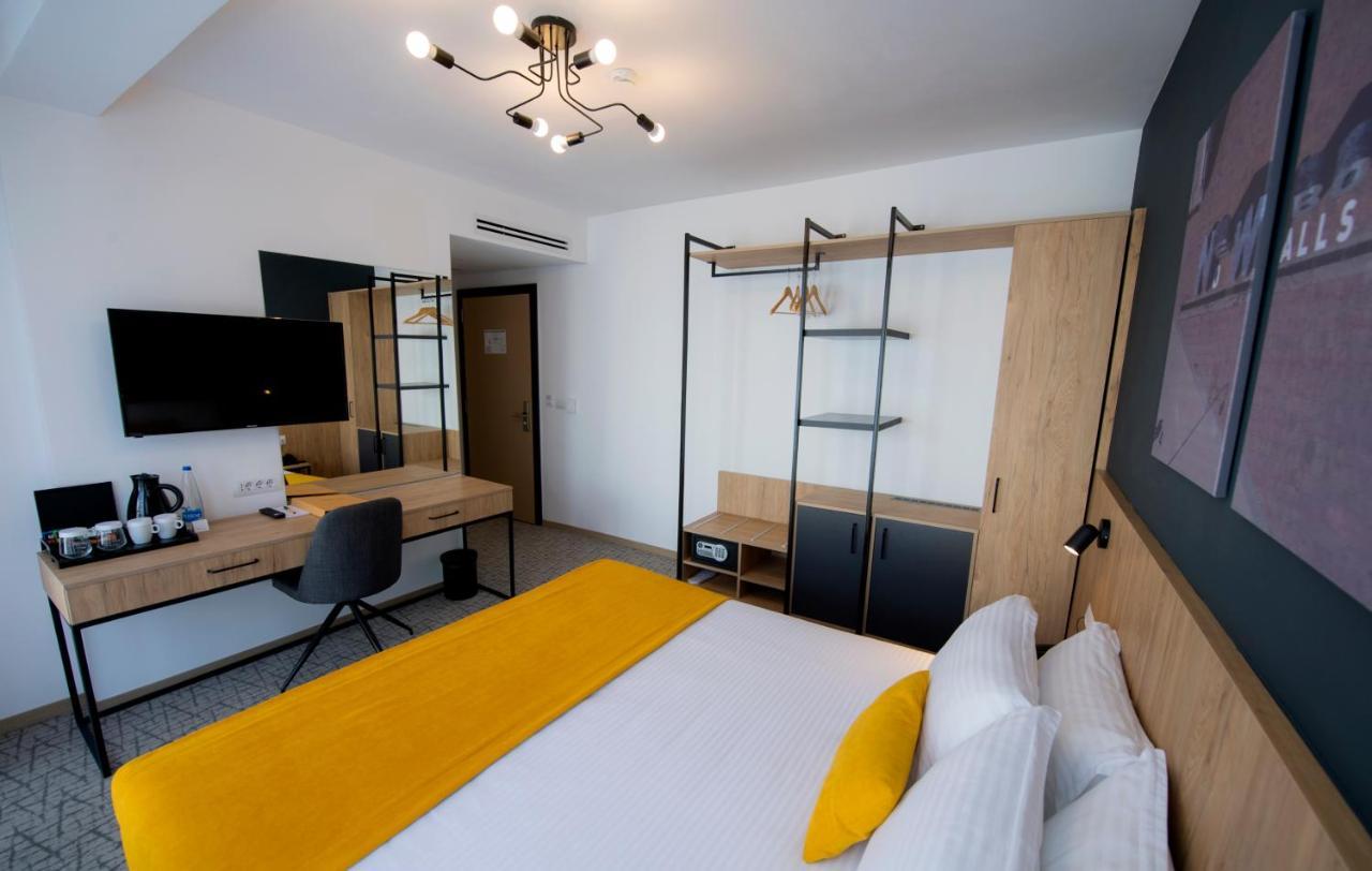 City Inn Pristina Exteriör bild