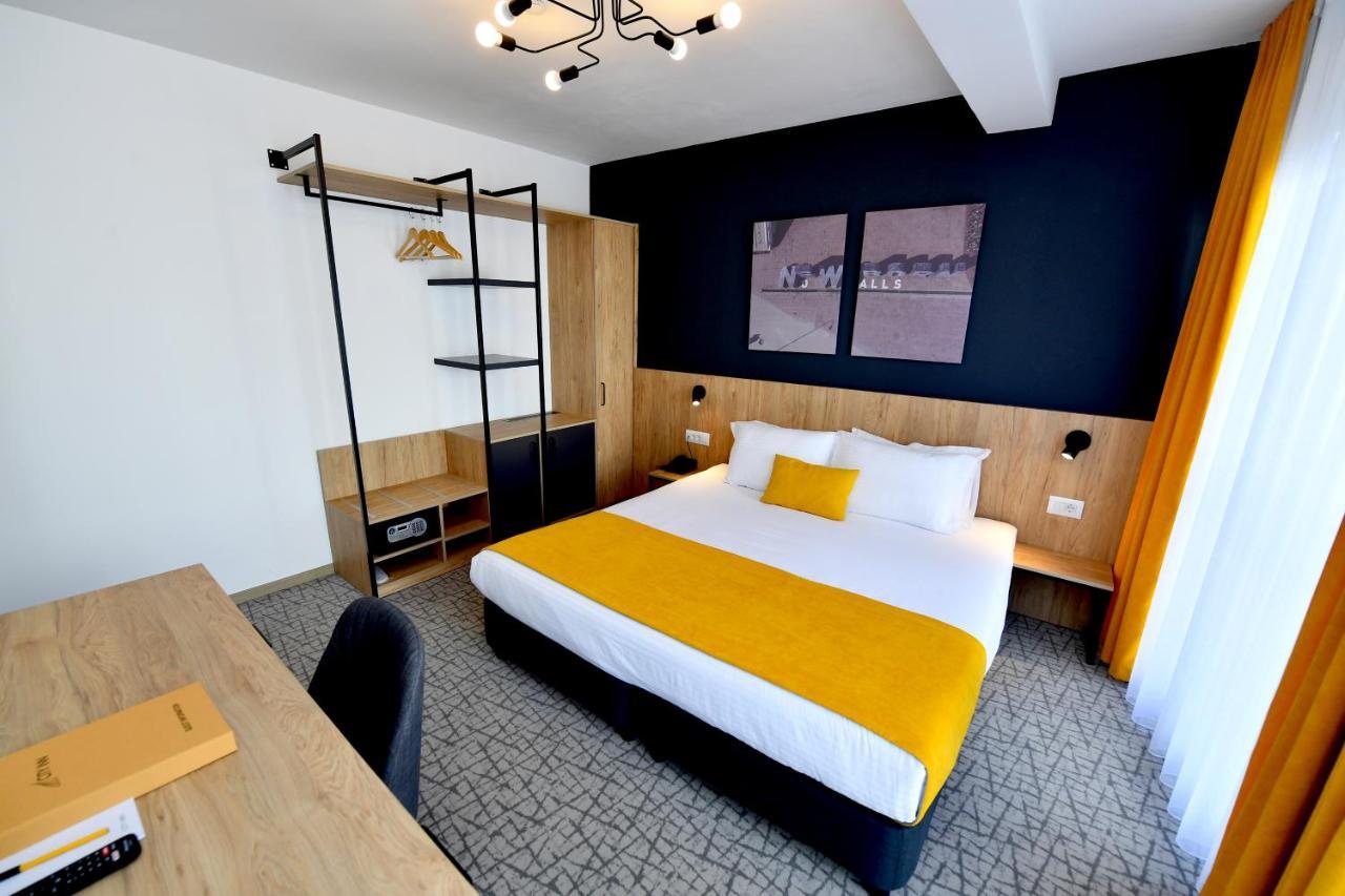 City Inn Pristina Exteriör bild