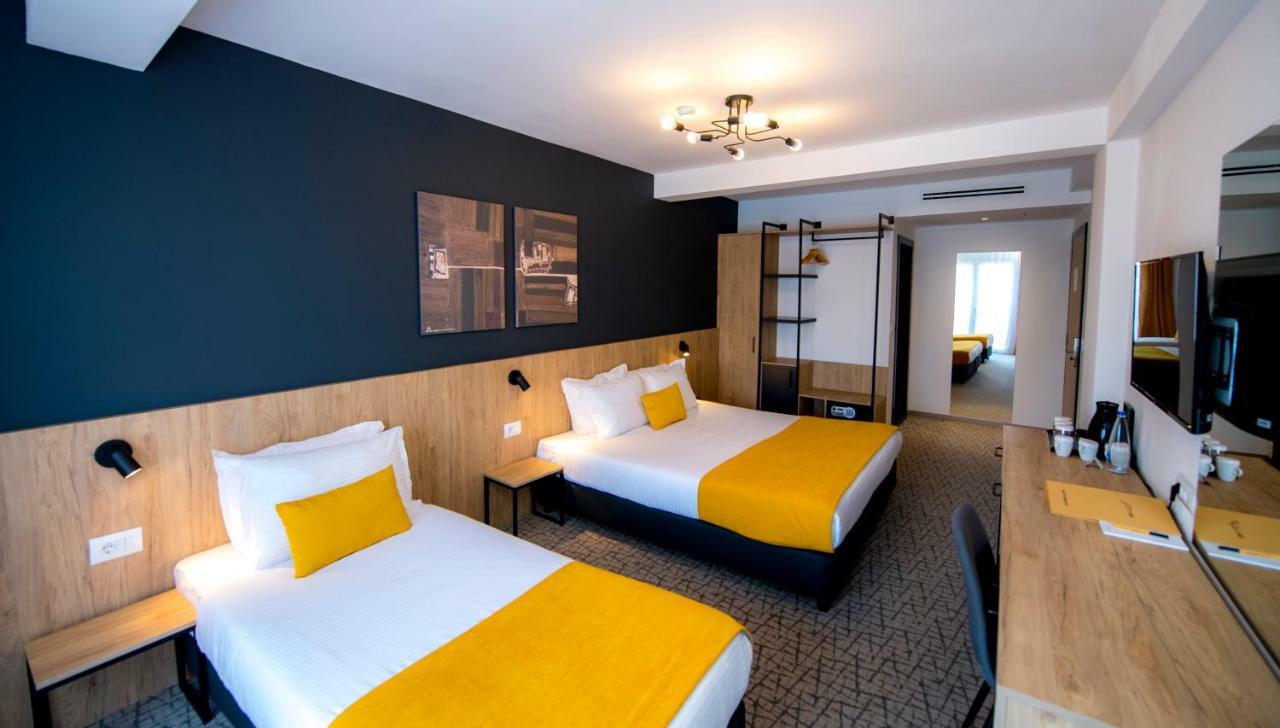 City Inn Pristina Exteriör bild