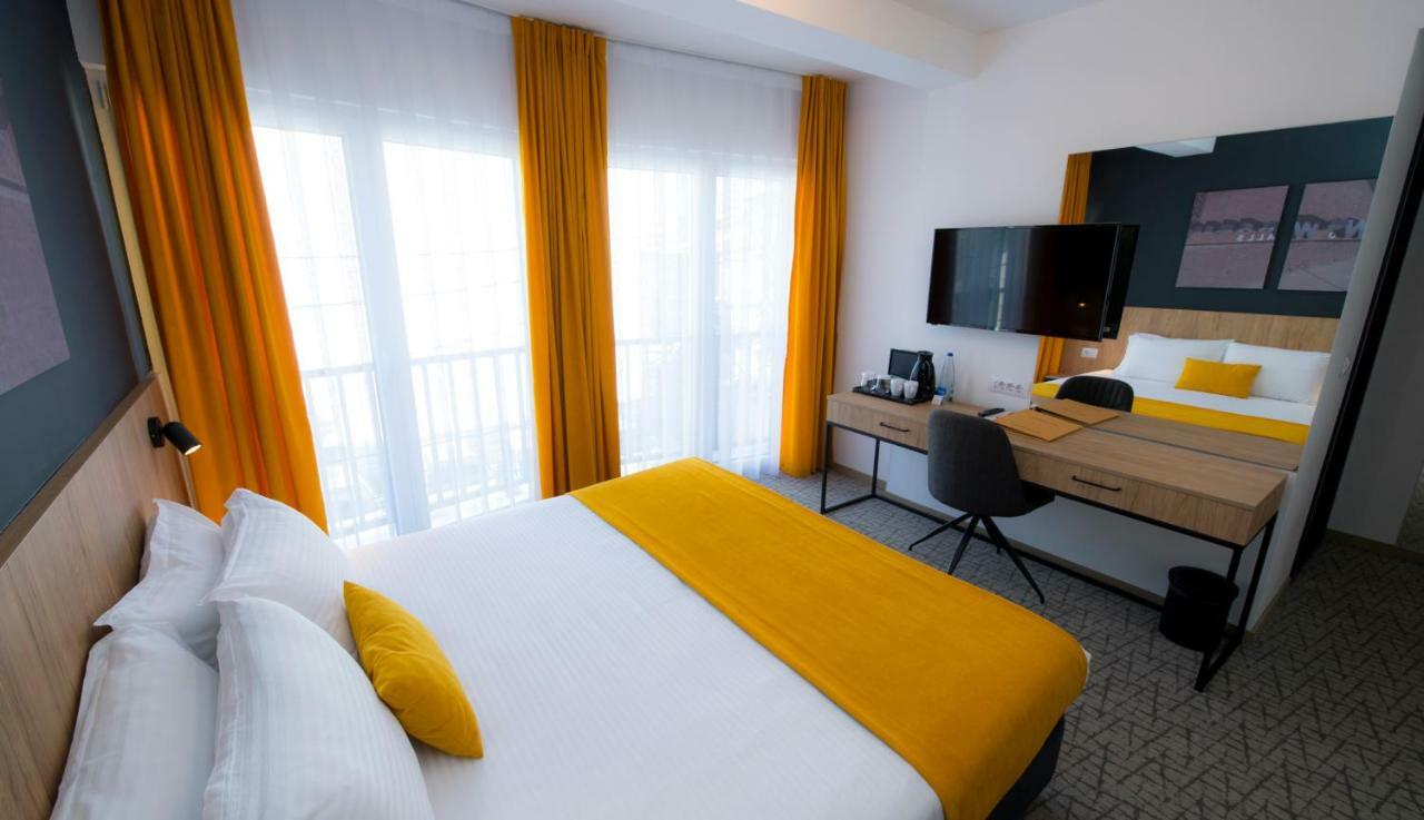 City Inn Pristina Exteriör bild